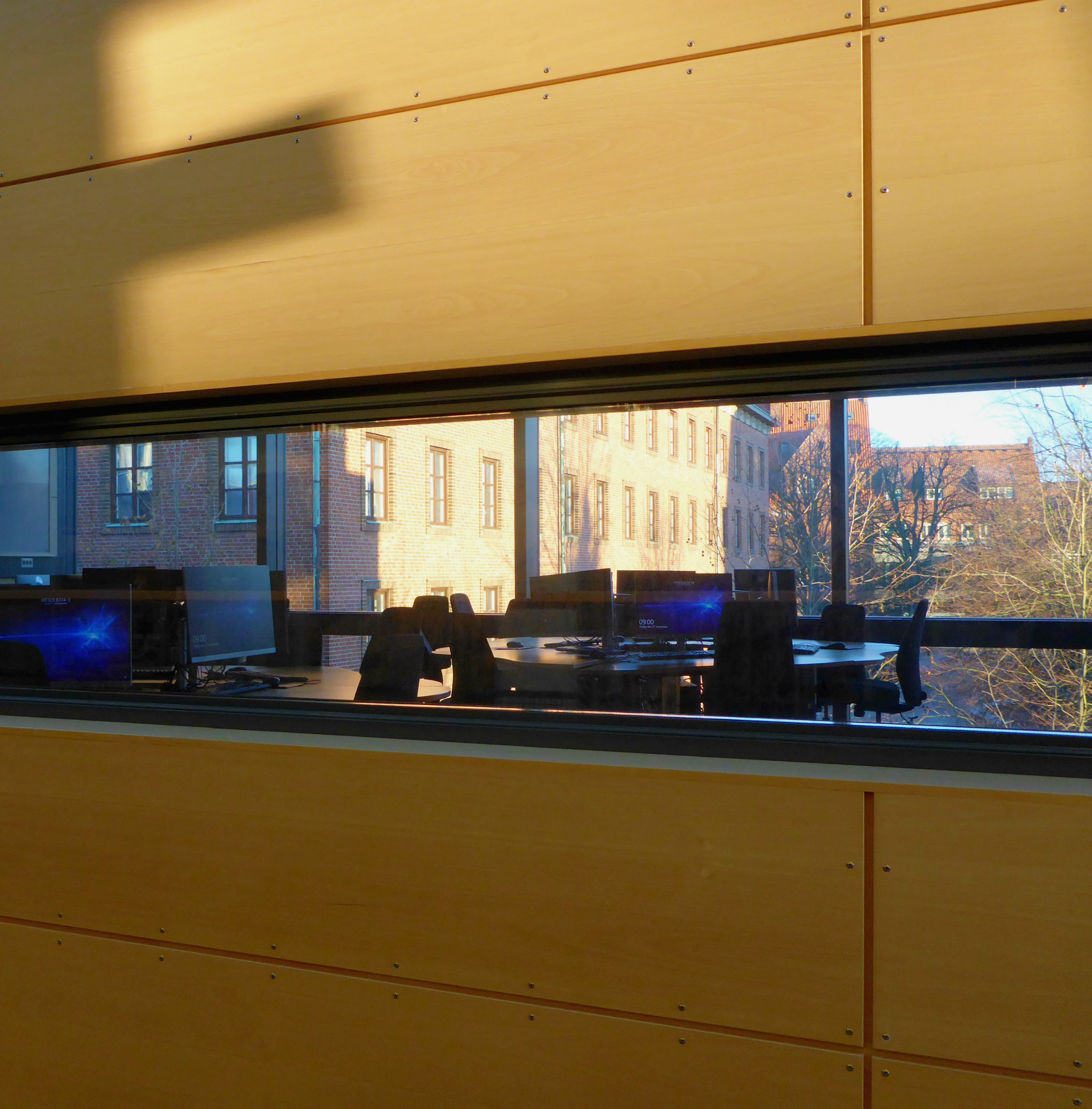 SOL Datorsalsfoenster3_SOL_2018-11-27_FotoAH.jpg Computer room at SOL Library
