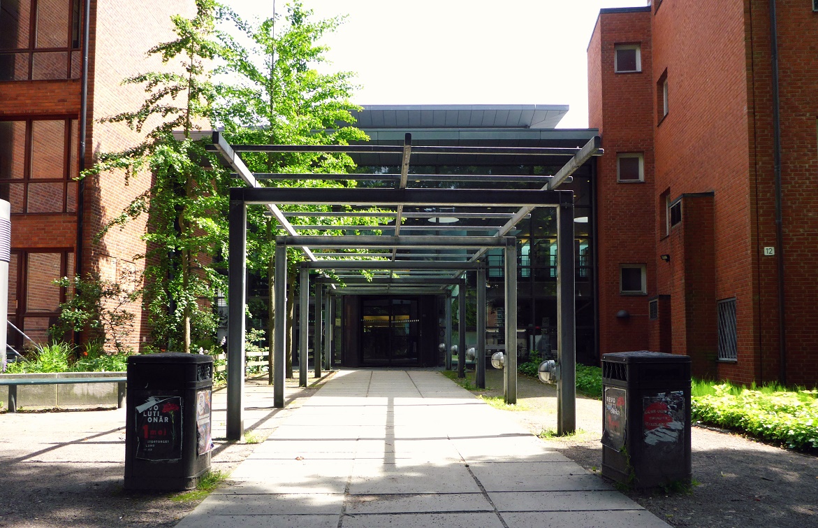 SOL-biblioteket SOL-husets ingång